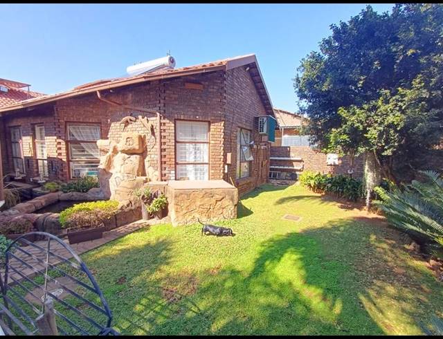 6 BEDROOM HOUSE FOR SALE IN FLORAUNA